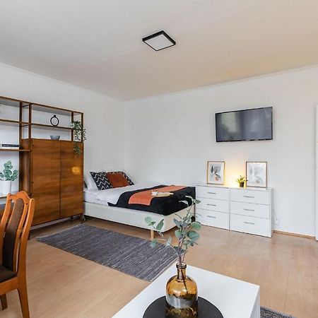 Room, Pirenejska 20 Cozy Rooms Warsaw Exterior photo